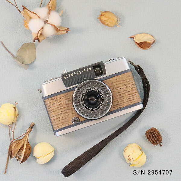 Japanese Vintage Camera | [Refurbished] [With warranty] Olympus OLYMPUS PEN EE-2 Natural wood finish S/N 2954707 (set with case and film) Film camera Film camera [Used]