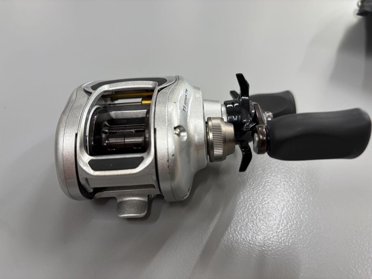 Very good condition/minor scratches] Daiwa T3 1016H-TW Right-hand drive Only used 5 times in fresh water Opens and closes smoothly, no crunchy feel, Complete with accessories