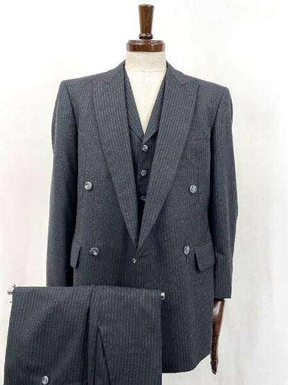 Super beautiful item [ARC ARC] Double 4 button peak lapel 3-piece suit (men's) size 44-46 equivalent Charcoal gray striped pattern★35RMS3788★