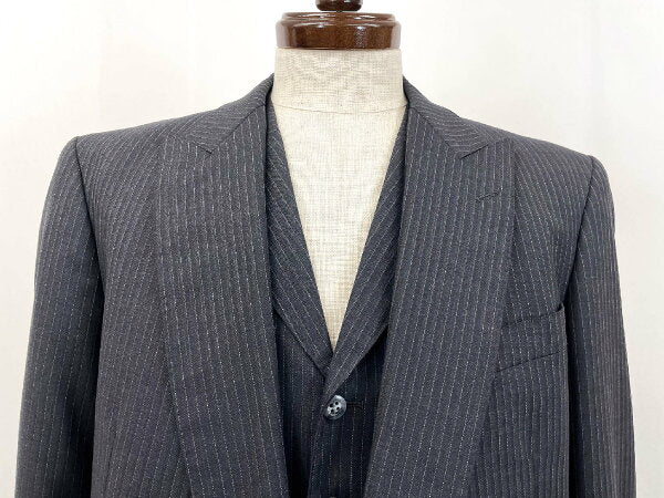 Super beautiful item [ARC ARC] Double 4 button peak lapel 3-piece suit (men's) size 44-46 equivalent Charcoal gray striped pattern★35RMS3788★