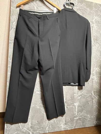 Good condition ARMANI COLLEZIONI Italian suit 46R 90% wool