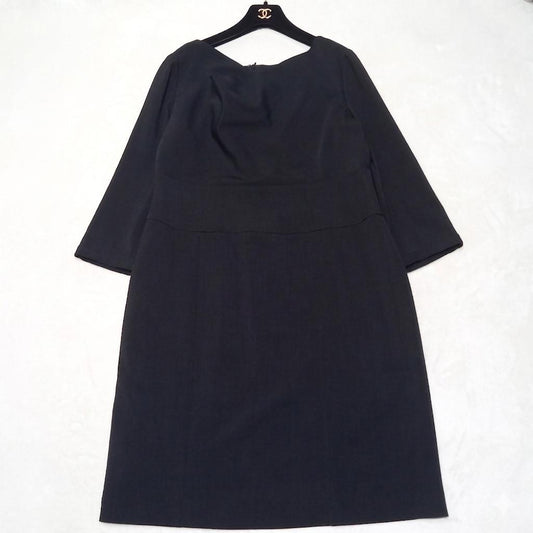 Extremely beautiful item Large size Armani size 50 drape neck tight dress washable