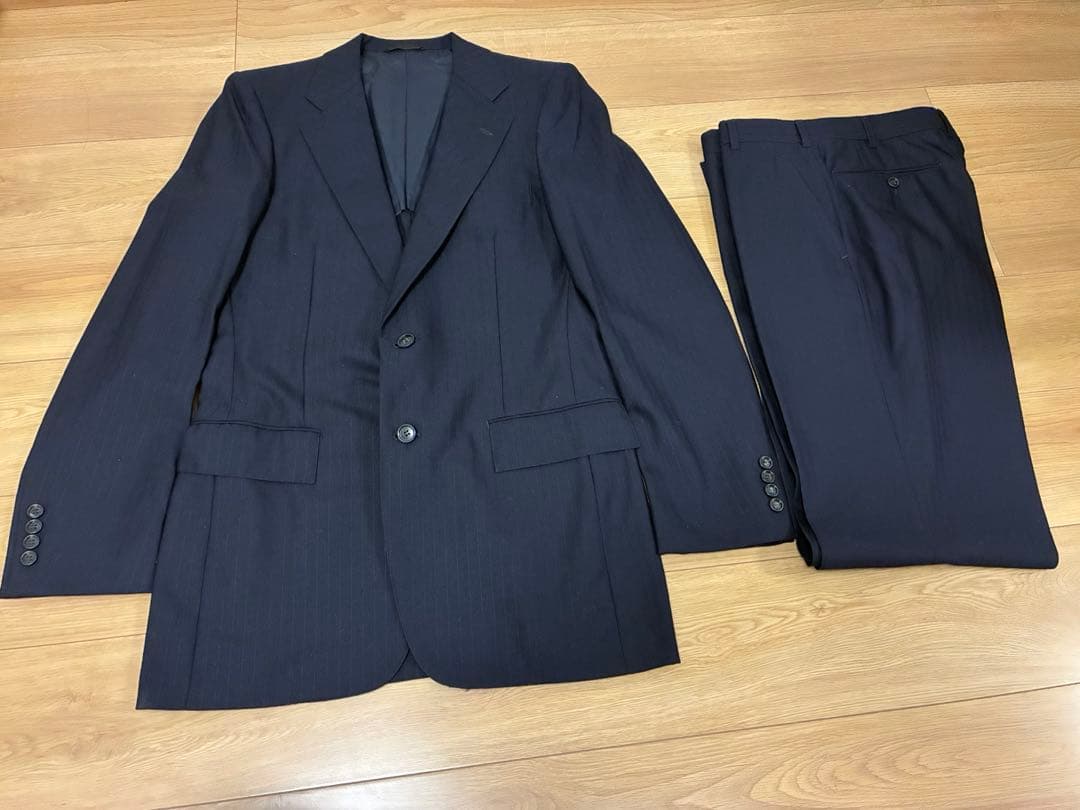 *6 sets of men's retro suits until August 9th