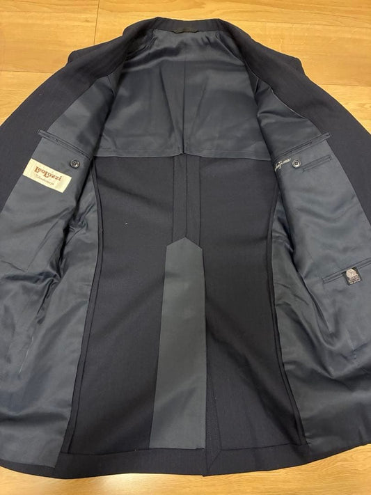 *6 sets of men's retro suits until August 9th