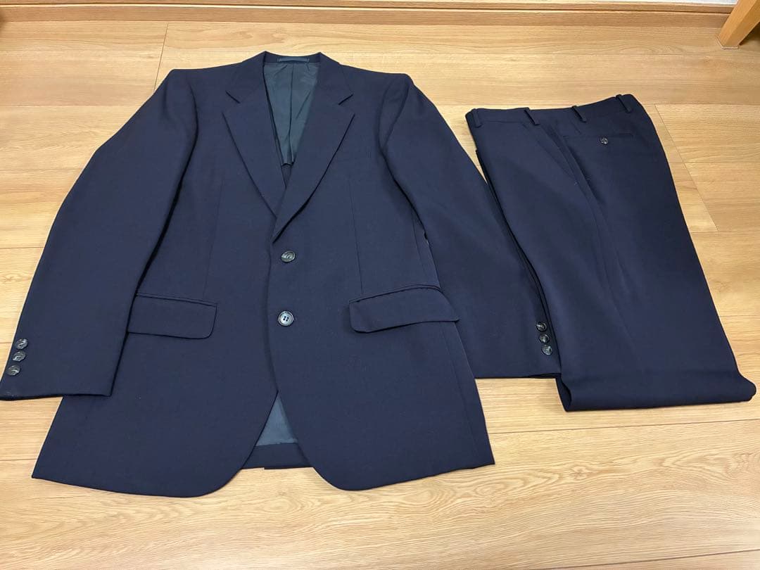 *6 sets of men's retro suits until August 9th