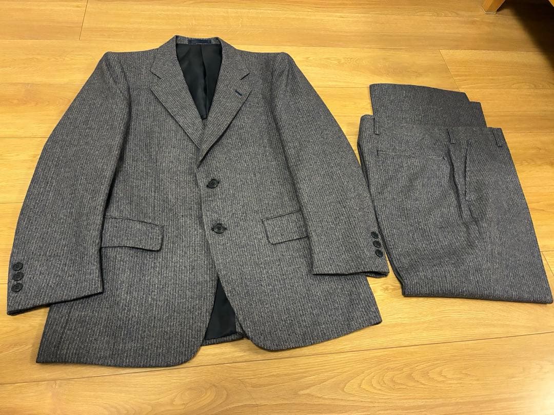 *6 sets of men's retro suits until August 9th