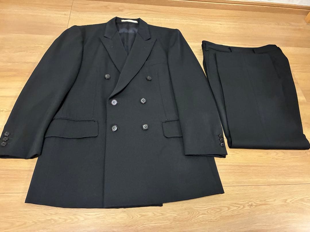 *6 sets of men's retro suits until August 9th
