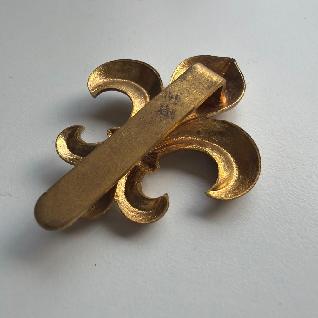 60s British Vintage Lily Crest Tie Bar