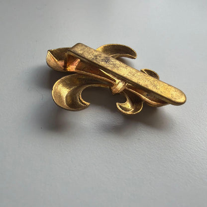 60s British Vintage Lily Crest Tie Bar