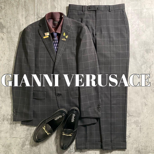 Superb suit coordination GIANNI VERUSACE necktie setup