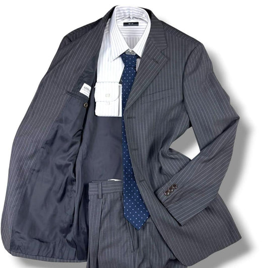 Good condition Armani Collezioni Italian striped suit 44 M