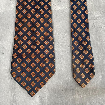 Sir Wembley [Large Sword 8cm Regular] Tie Square Crest Pattern 100% Silk
