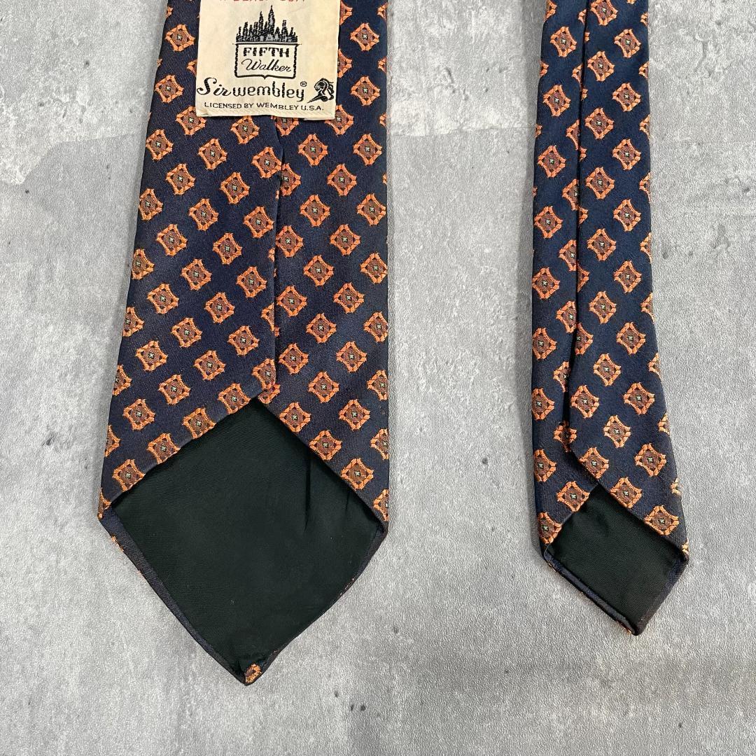 Sir Wembley [Large Sword 8cm Regular] Tie Square Crest Pattern 100% Silk