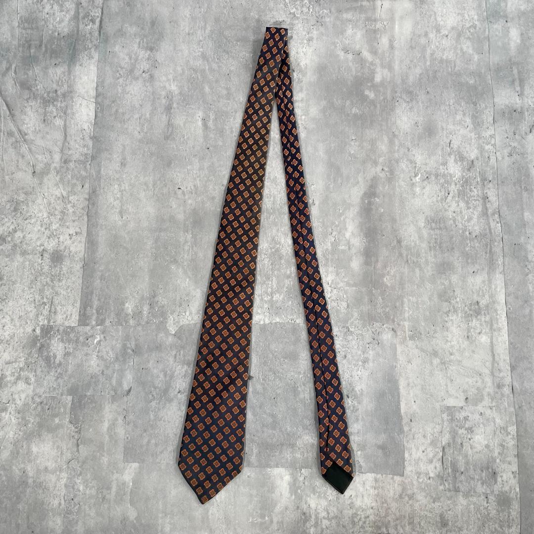 Sir Wembley [Large Sword 8cm Regular] Tie Square Crest Pattern 100% Silk