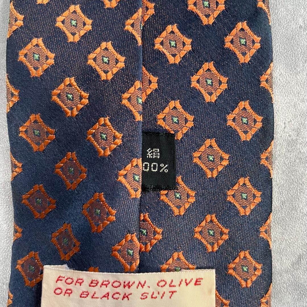 Sir Wembley [Large Sword 8cm Regular] Tie Square Crest Pattern 100% Silk