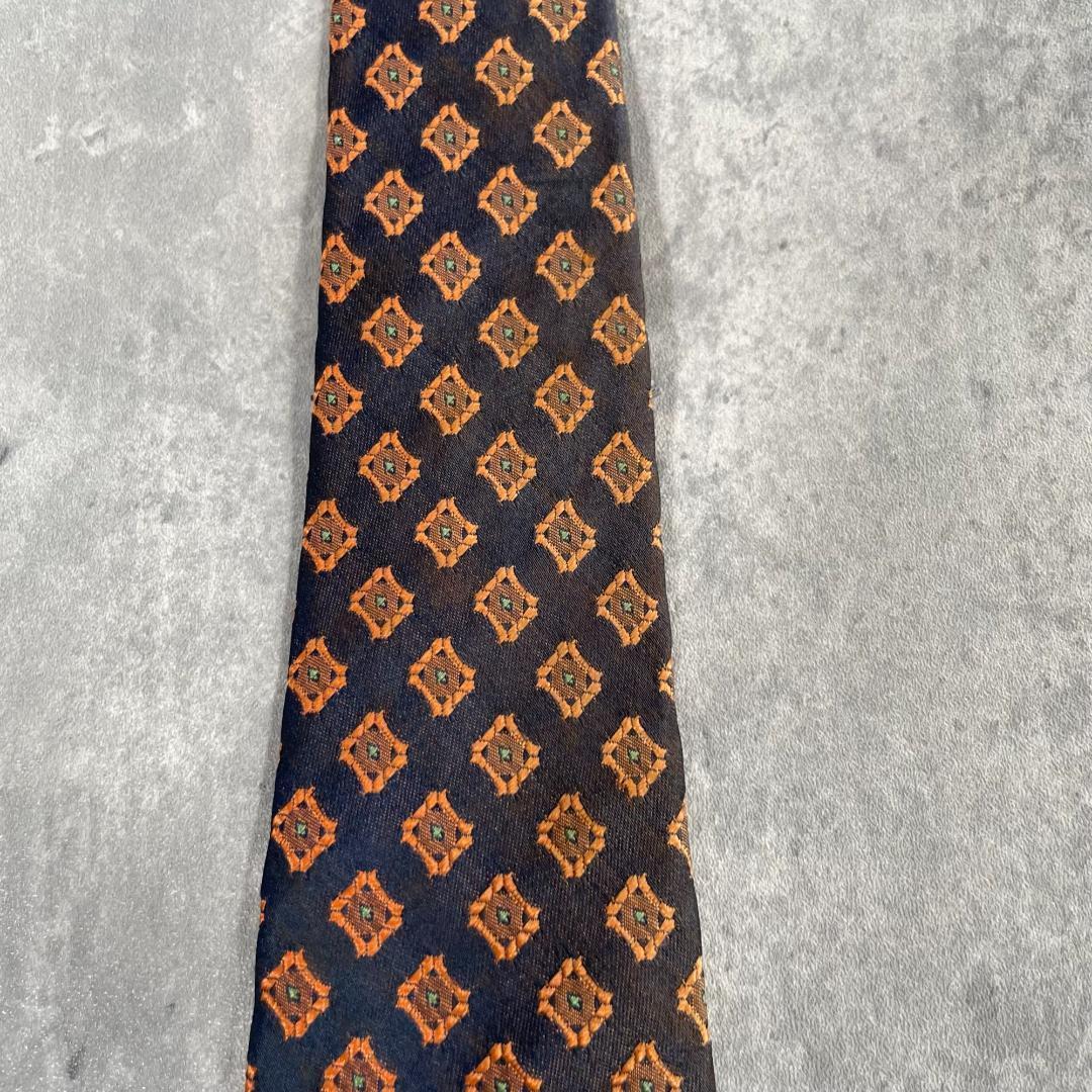 Sir Wembley [Large Sword 8cm Regular] Tie Square Crest Pattern 100% Silk